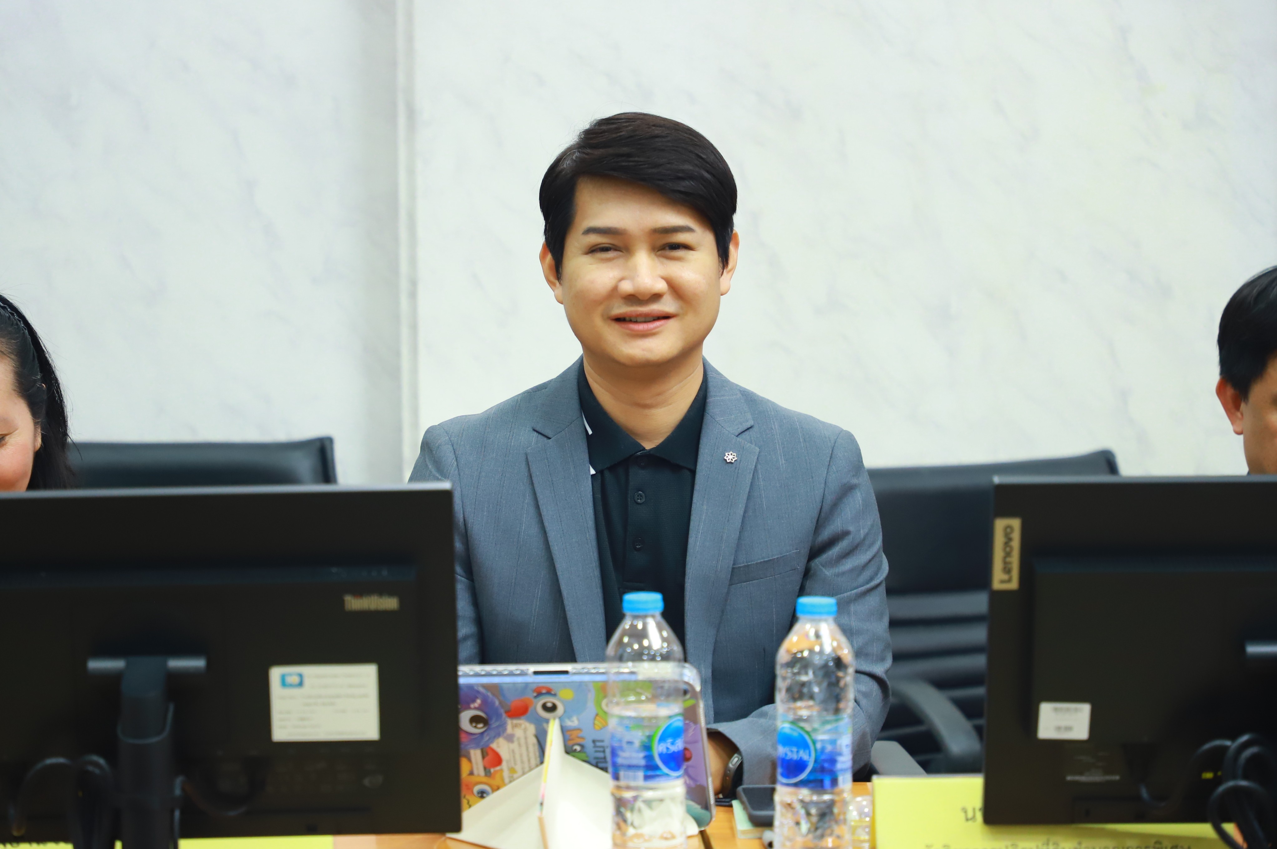 title - ส.ป.ก. อนุมัติใช้จ่ายเงินกองทุนฯ กว่า 39 ล้าน ก่อสร้างระบบไฟฟ้าในแปลงที่ดินและสร้างถนนสายหลัก ถนนสายซอยในแปลงเกษตรกรรม เพิ่มศักยภาพของพื้นที่ให้เกษตรกรในเขตปฏิรูปที่ดิน